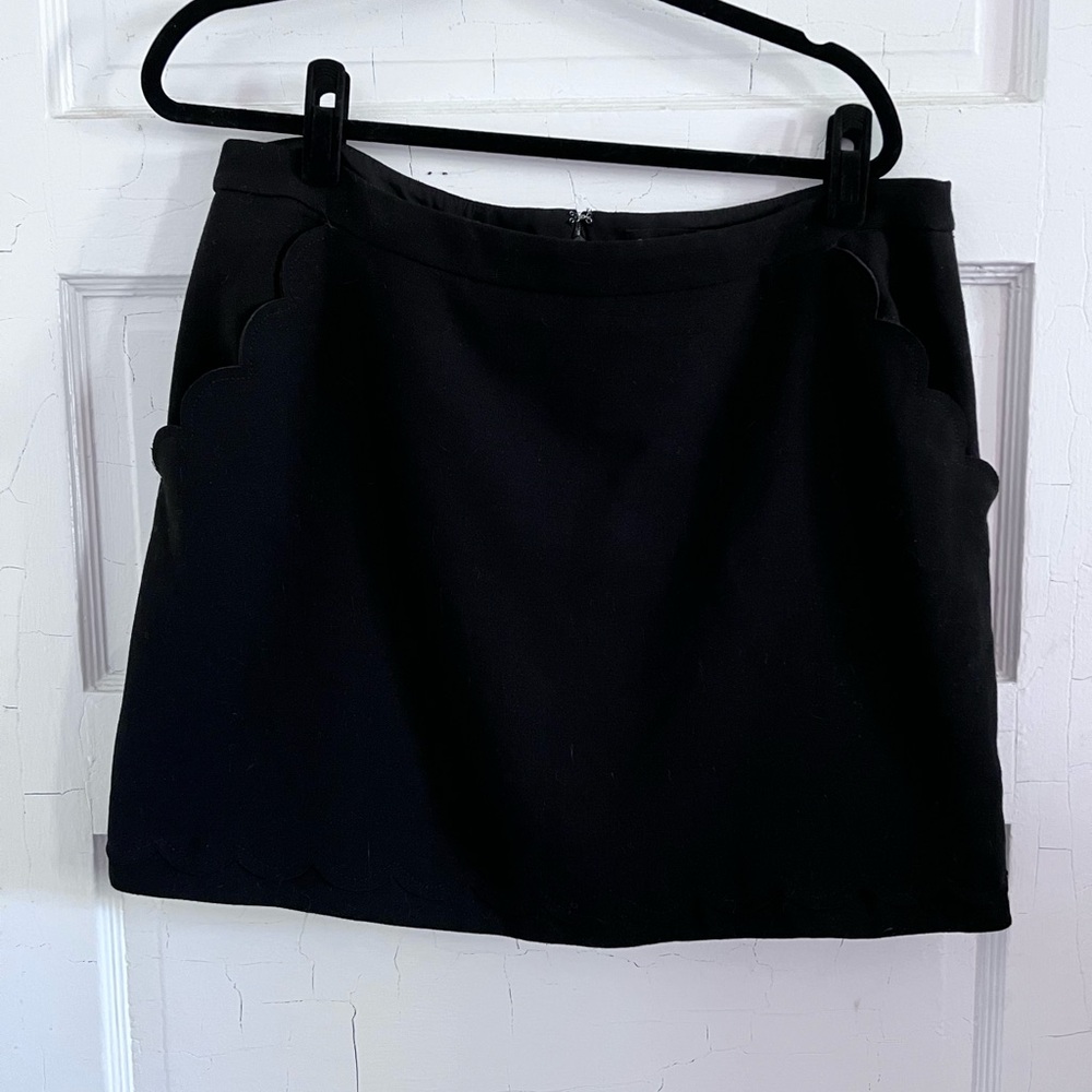 Black mini skirt with POCKETS!!